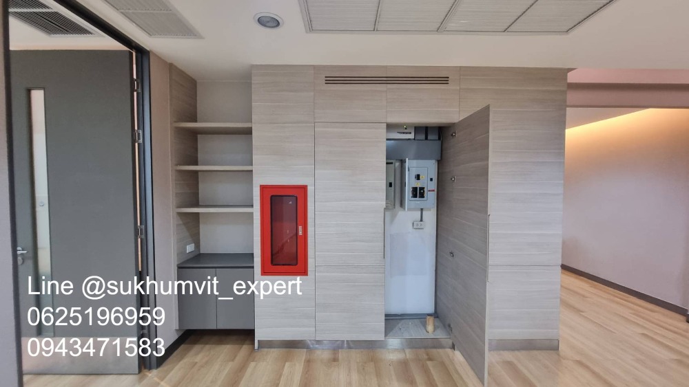 For RentOfficeWitthayu, Chidlom, Langsuan, Ploenchit : BTS Ploenchit Nana, good location, office for rent, 357 sq m, good price 650 baht/sq m, 232,050 baht per month.