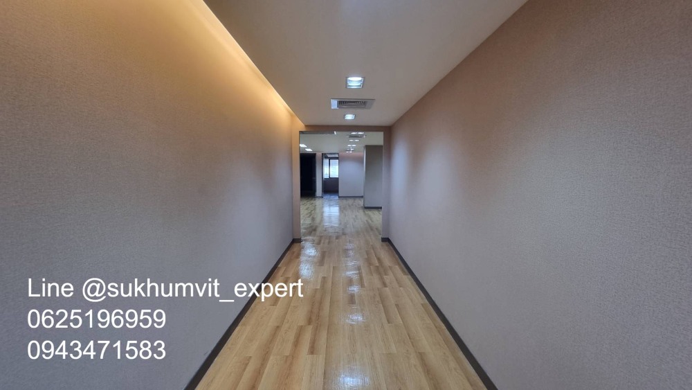 For RentOfficeWitthayu, Chidlom, Langsuan, Ploenchit : BTS Ploenchit Nana, good location, office for rent, 357 sq m, good price 650 baht/sq m, 232,050 baht per month.