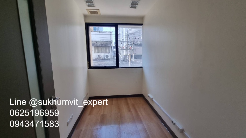 For RentOfficeWitthayu, Chidlom, Langsuan, Ploenchit : BTS Ploenchit Nana, good location, office for rent, 357 sq m, good price 650 baht/sq m, 232,050 baht per month.