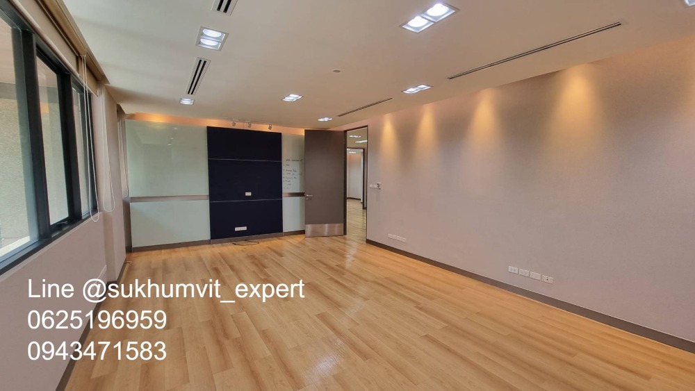 For RentOfficeWitthayu, Chidlom, Langsuan, Ploenchit : BTS Ploenchit Nana, good location, office for rent, 357 sq m, good price 650 baht/sq m, 232,050 baht per month.