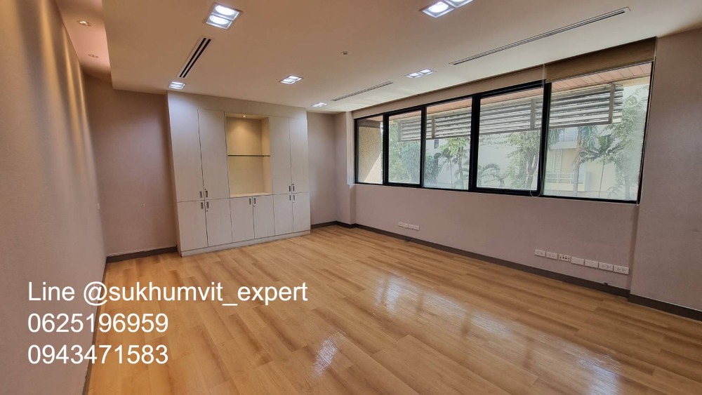 For RentOfficeWitthayu, Chidlom, Langsuan, Ploenchit : BTS Ploenchit Nana, good location, office for rent, 357 sq m, good price 650 baht/sq m, 232,050 baht per month.