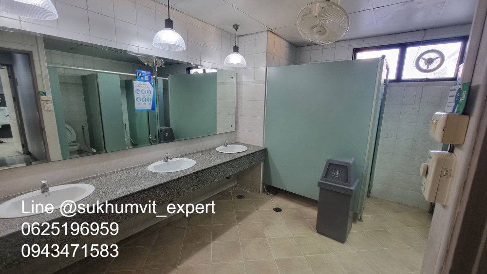 For RentOfficeWitthayu, Chidlom, Langsuan, Ploenchit : BTS Ploenchit Nana, good location, office for rent, 357 sq m, good price 650 baht/sq m, 232,050 baht per month.