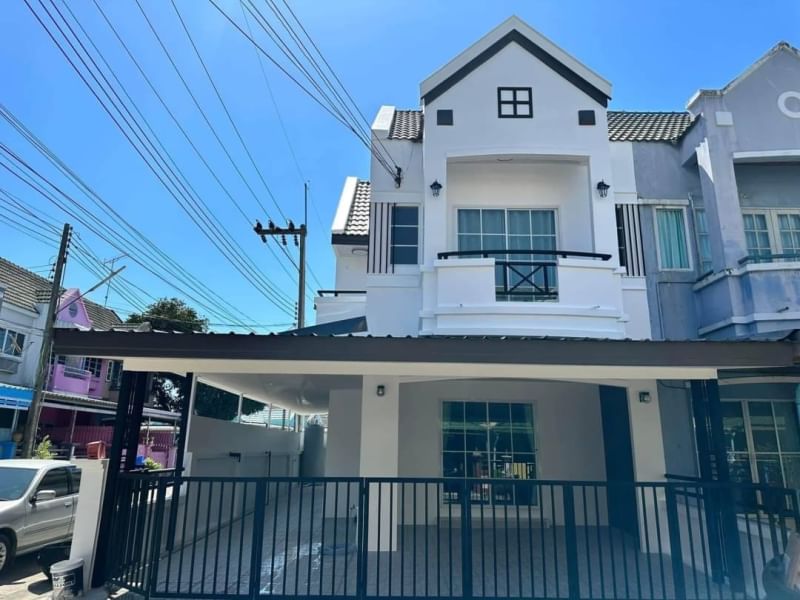 ขายทาวน์โฮมศรีราชา แหลมฉบัง บ้านบึง : ขายบ้านทาวน์โฮม ตำแหน่งริม เข้าออกสดวก (มบ.คลาสสิคโฮม ศรีราชา)