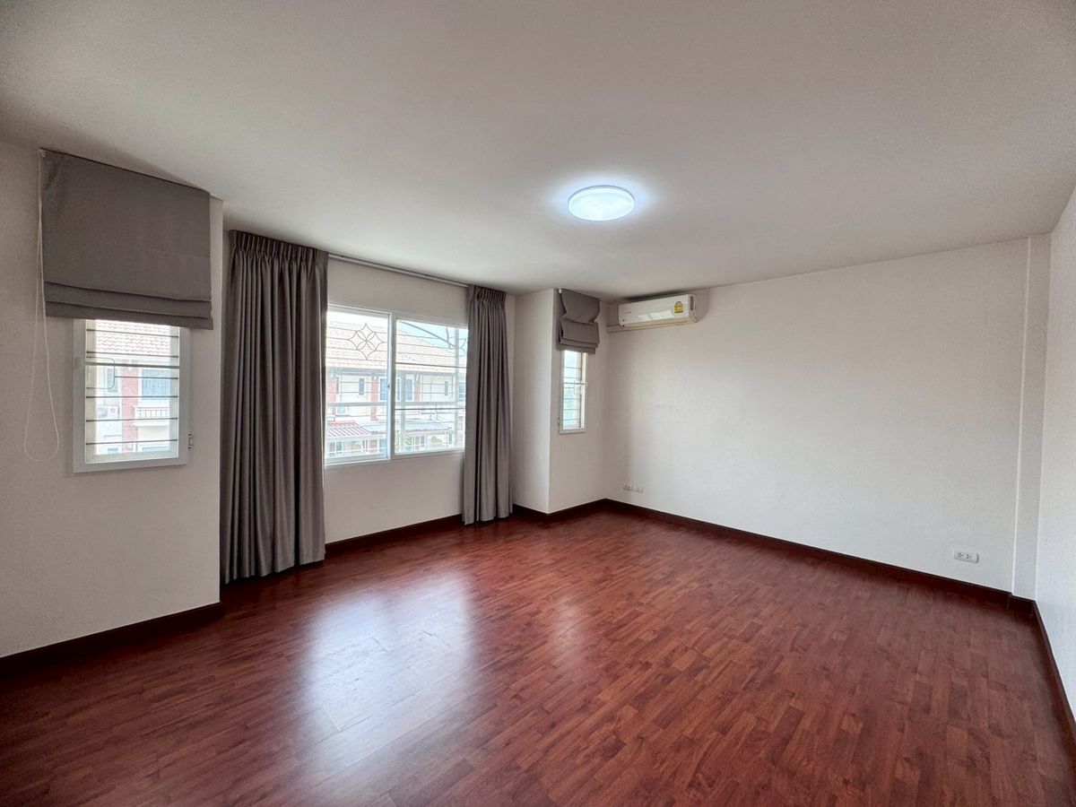 ขายบ้านลาดกระบัง สุวรรณภูมิ : ขายด่วนหมู่บ้าน ศุภาลัย สวนหลวงร.9 สภาพใหม่มาก (N.668)