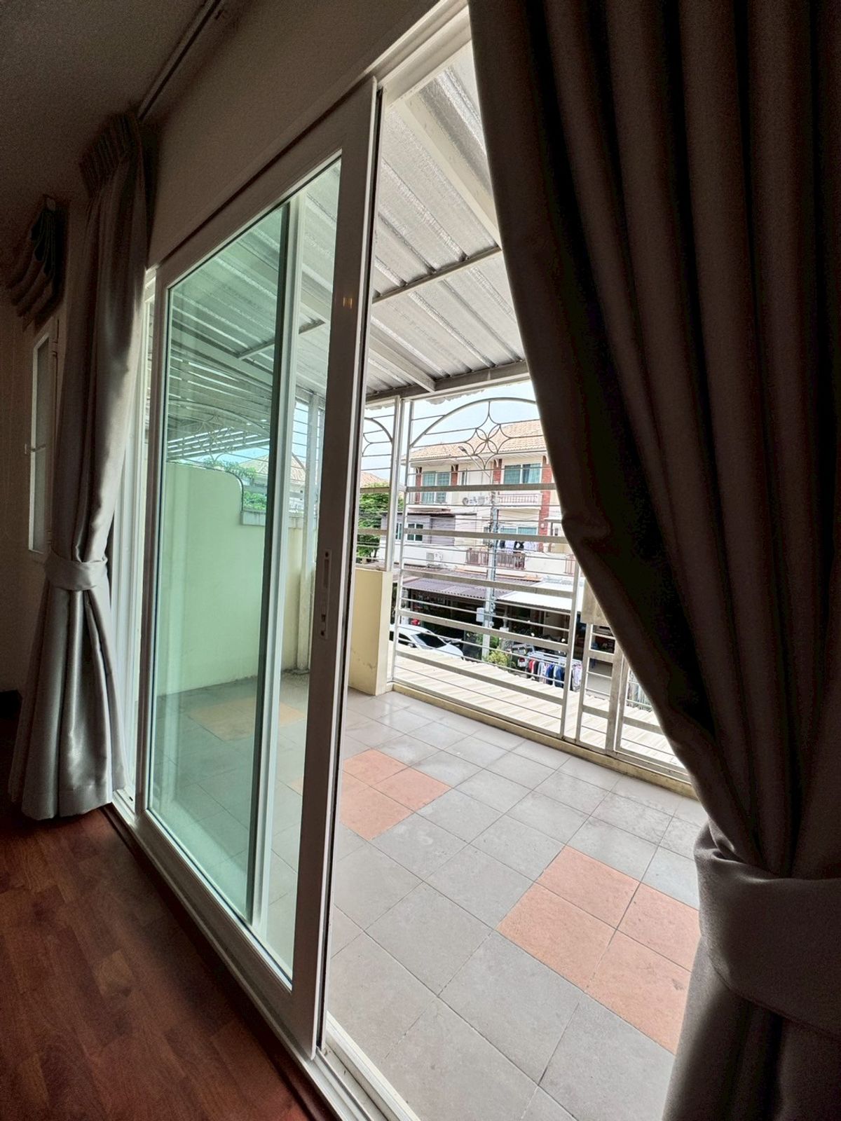 ขายบ้านลาดกระบัง สุวรรณภูมิ : ขายด่วนหมู่บ้าน ศุภาลัย สวนหลวงร.9 สภาพใหม่มาก (N.668)