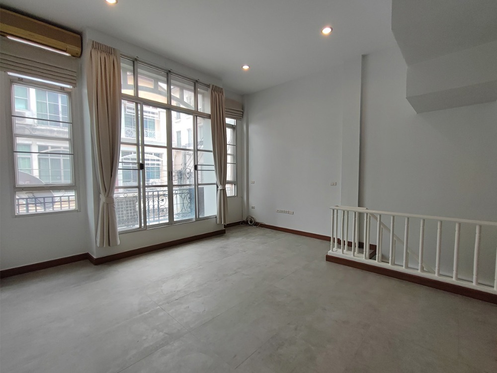 ขายทาวน์โฮมลาดพร้าว เซ็นทรัลลาดพร้าว : ทาวน์โฮม “บ้านกลางเมือง รัชดา-ลาดพร้าว” เหมาะทั้งเป็นบ้านพักอาศัยและออฟฟิศ เจ้าของดูแลดีมาก