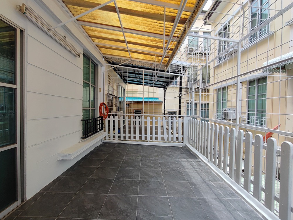 ขายทาวน์โฮมลาดพร้าว เซ็นทรัลลาดพร้าว : ทาวน์โฮม “บ้านกลางเมือง รัชดา-ลาดพร้าว” เหมาะทั้งเป็นบ้านพักอาศัยและออฟฟิศ เจ้าของดูแลดีมาก