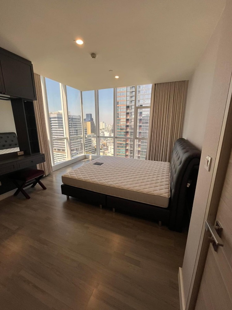 For SaleCondoSathorn, Narathiwat : 💫For sale with tenant til February 2026
 New 2 beds 2 baths unit with fully furnished kitchen, unobstructed beautiful view, and ready to move in. Close to BTS St. Louis and Surasak.