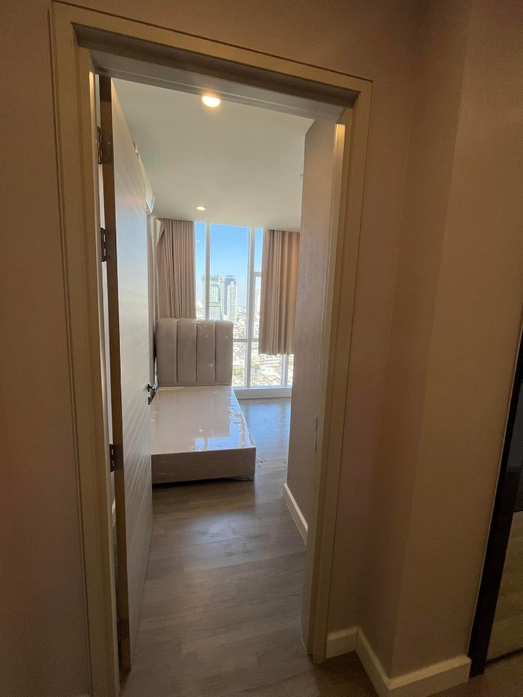 For SaleCondoSathorn, Narathiwat : 💫For sale with tenant til February 2026
 New 2 beds 2 baths unit with fully furnished kitchen, unobstructed beautiful view, and ready to move in. Close to BTS St. Louis and Surasak.