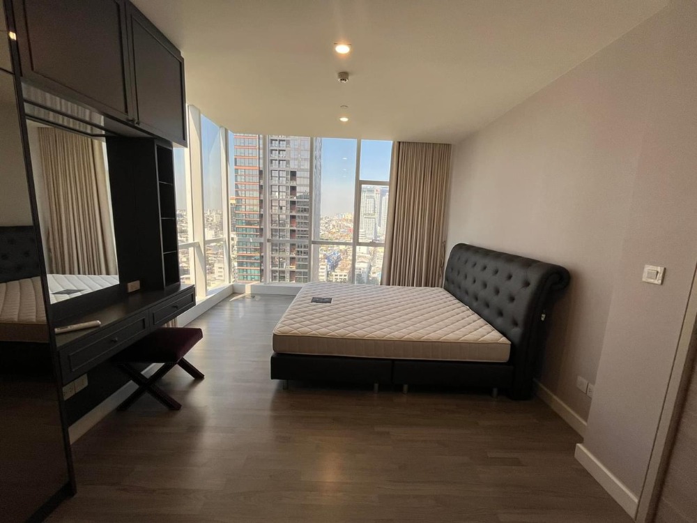 For SaleCondoSathorn, Narathiwat : 💫For sale with tenant til February 2026
 New 2 beds 2 baths unit with fully furnished kitchen, unobstructed beautiful view, and ready to move in. Close to BTS St. Louis and Surasak.