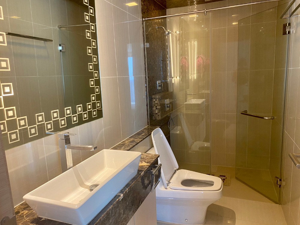 ขายคอนโดพัทยา บางแสน ชลบุรี สัตหีบ : For Sale condo The Palm wongamat beach front pattaya 2 bed  (S03-1152)