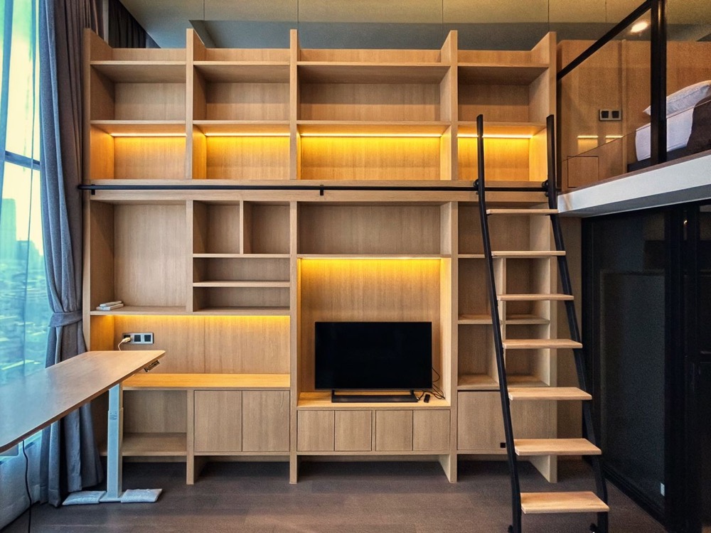 ให้เช่าคอนโดสยาม จุฬา สามย่าน : Park Origin Chula - Samyan【𝐑𝐄𝐍𝐓】 🔥ห้องLOFT 2 ชั้น ตกแต่งสวยหรู พื้นที่เก็บของเยอะ ใกล้ MRT สามย่าน 🔥ติดต่อไลน์ไอดี: @hacondo