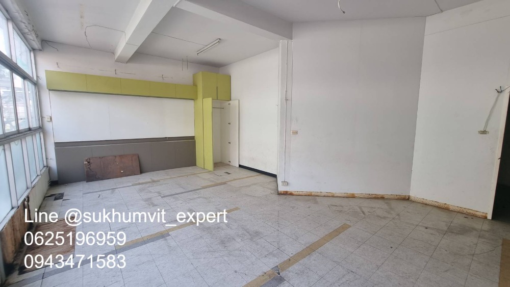 ให้เช่าทาวน์โฮมนานา : ให้เช่า บ้านทาวน์เฮาส์ตามสภาพ พื้นที่ใหญ่ ที่ดินรวม 65 ตารางวา มีดาดฟ้า เหมาะทำโรงแรม โรงพยาบาล คลินิค โฮสเทล