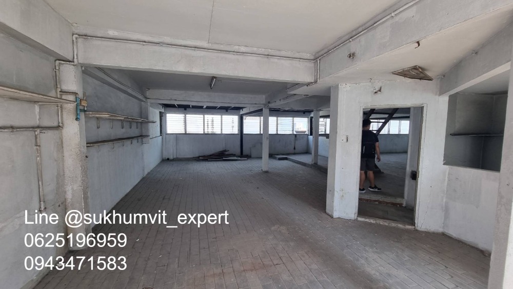 ให้เช่าทาวน์โฮมนานา : ให้เช่า บ้านทาวน์เฮาส์ตามสภาพ พื้นที่ใหญ่ ที่ดินรวม 65 ตารางวา มีดาดฟ้า เหมาะทำโรงแรม โรงพยาบาล คลินิค โฮสเทล