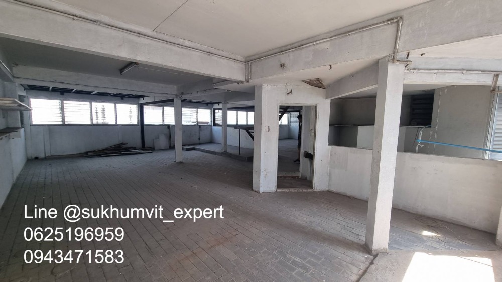 ให้เช่าทาวน์โฮมนานา : ให้เช่า บ้านทาวน์เฮาส์ตามสภาพ พื้นที่ใหญ่ ที่ดินรวม 65 ตารางวา มีดาดฟ้า เหมาะทำโรงแรม โรงพยาบาล คลินิค โฮสเทล