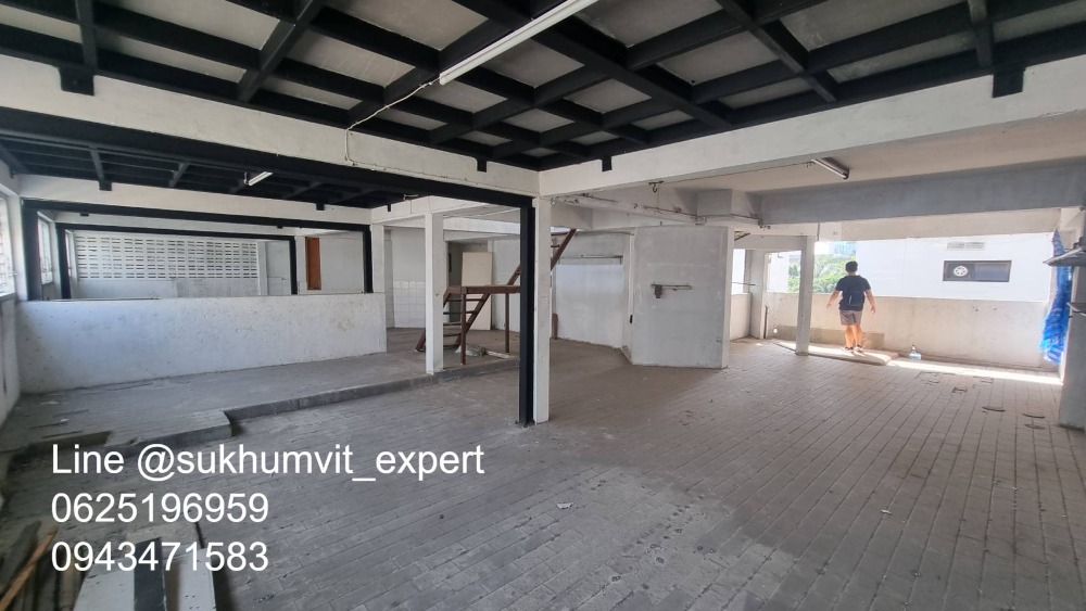 ให้เช่าทาวน์โฮมนานา : ให้เช่า บ้านทาวน์เฮาส์ตามสภาพ พื้นที่ใหญ่ ที่ดินรวม 65 ตารางวา มีดาดฟ้า เหมาะทำโรงแรม โรงพยาบาล คลินิค โฮสเทล