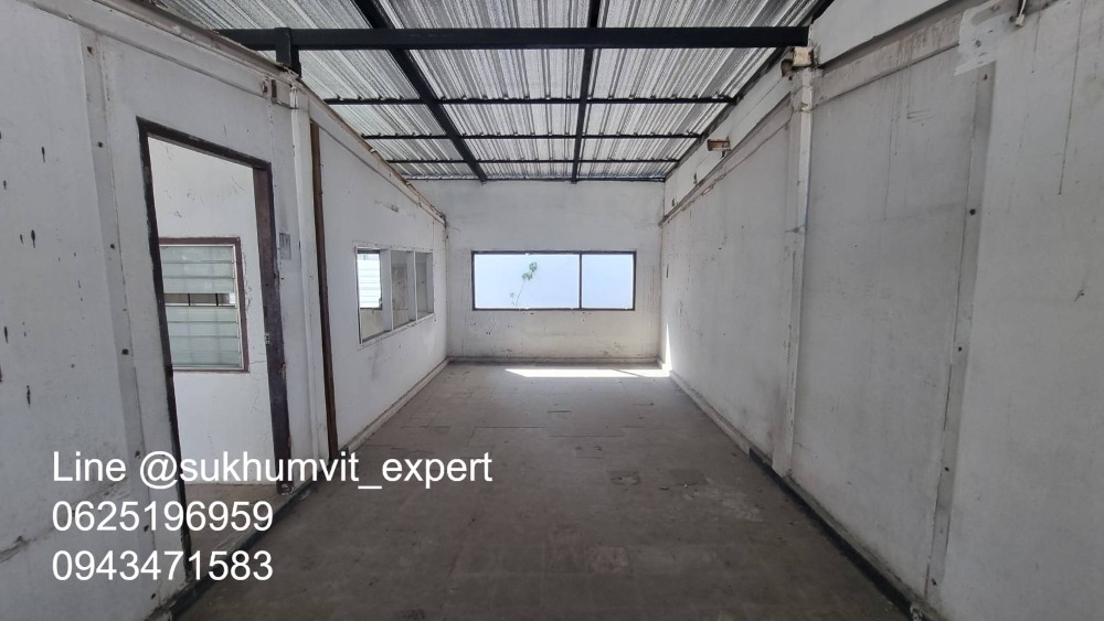 ให้เช่าทาวน์โฮมนานา : ให้เช่า บ้านทาวน์เฮาส์ตามสภาพ พื้นที่ใหญ่ ที่ดินรวม 65 ตารางวา มีดาดฟ้า เหมาะทำโรงแรม โรงพยาบาล คลินิค โฮสเทล