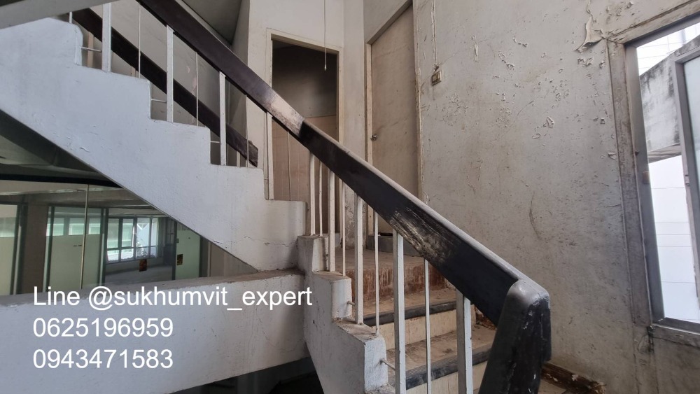 ให้เช่าทาวน์โฮมนานา : ให้เช่า บ้านทาวน์เฮาส์ตามสภาพ พื้นที่ใหญ่ ที่ดินรวม 65 ตารางวา มีดาดฟ้า เหมาะทำโรงแรม โรงพยาบาล คลินิค โฮสเทล