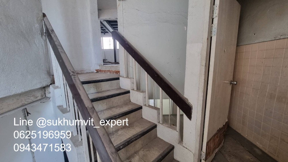 ให้เช่าทาวน์โฮมนานา : ให้เช่า บ้านทาวน์เฮาส์ตามสภาพ พื้นที่ใหญ่ ที่ดินรวม 65 ตารางวา มีดาดฟ้า เหมาะทำโรงแรม โรงพยาบาล คลินิค โฮสเทล