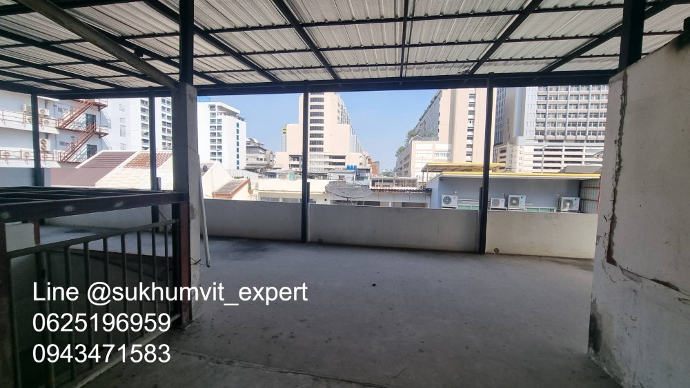 ให้เช่าทาวน์โฮมนานา : ให้เช่า บ้านทาวน์เฮาส์ตามสภาพ พื้นที่ใหญ่ ที่ดินรวม 65 ตารางวา มีดาดฟ้า เหมาะทำโรงแรม โรงพยาบาล คลินิค โฮสเทล