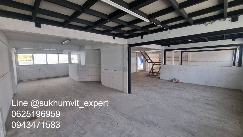 ให้เช่าทาวน์โฮมนานา : ให้เช่า บ้านทาวน์เฮาส์ตามสภาพ พื้นที่ใหญ่ ที่ดินรวม 65 ตารางวา มีดาดฟ้า เหมาะทำโรงแรม โรงพยาบาล คลินิค โฮสเทล