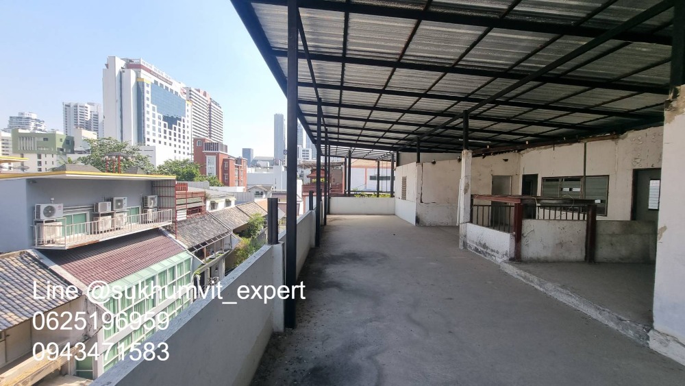 ให้เช่าทาวน์โฮมนานา : ให้เช่า บ้านทาวน์เฮาส์ตามสภาพ พื้นที่ใหญ่ ที่ดินรวม 65 ตารางวา มีดาดฟ้า เหมาะทำโรงแรม โรงพยาบาล คลินิค โฮสเทล