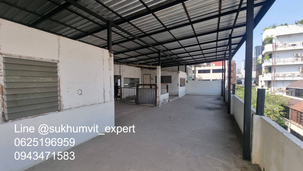 ให้เช่าทาวน์โฮมนานา : ให้เช่า บ้านทาวน์เฮาส์ตามสภาพ พื้นที่ใหญ่ ที่ดินรวม 65 ตารางวา มีดาดฟ้า เหมาะทำโรงแรม โรงพยาบาล คลินิค โฮสเทล