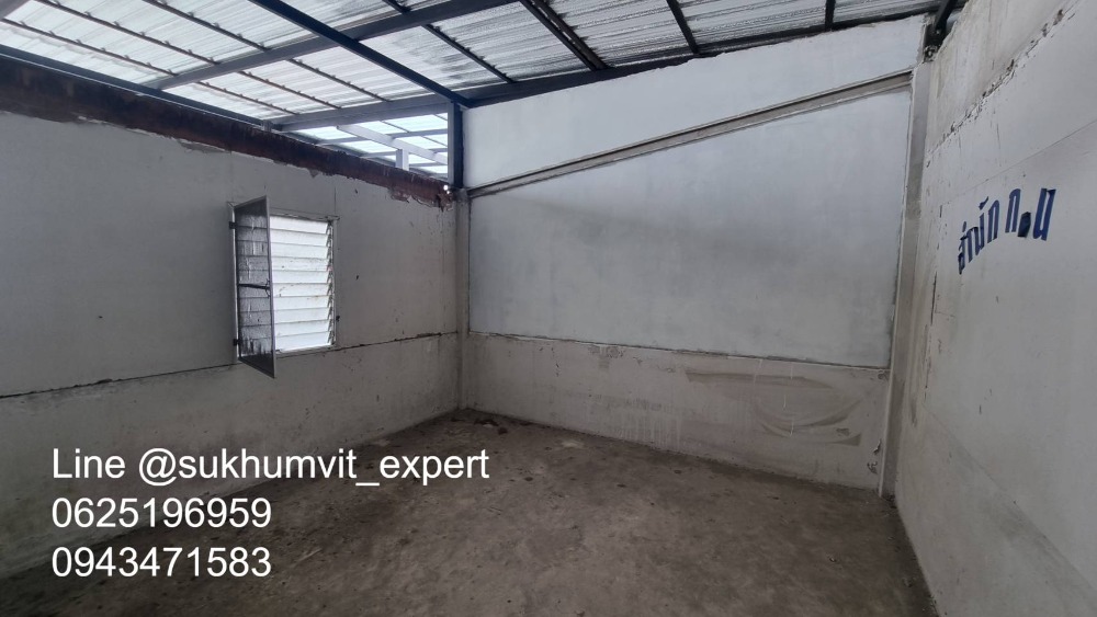 ให้เช่าทาวน์โฮมนานา : ให้เช่า บ้านทาวน์เฮาส์ตามสภาพ พื้นที่ใหญ่ ที่ดินรวม 65 ตารางวา มีดาดฟ้า เหมาะทำโรงแรม โรงพยาบาล คลินิค โฮสเทล