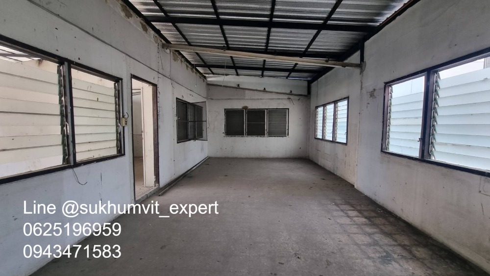 ให้เช่าทาวน์โฮมนานา : ให้เช่า บ้านทาวน์เฮาส์ตามสภาพ พื้นที่ใหญ่ ที่ดินรวม 65 ตารางวา มีดาดฟ้า เหมาะทำโรงแรม โรงพยาบาล คลินิค โฮสเทล