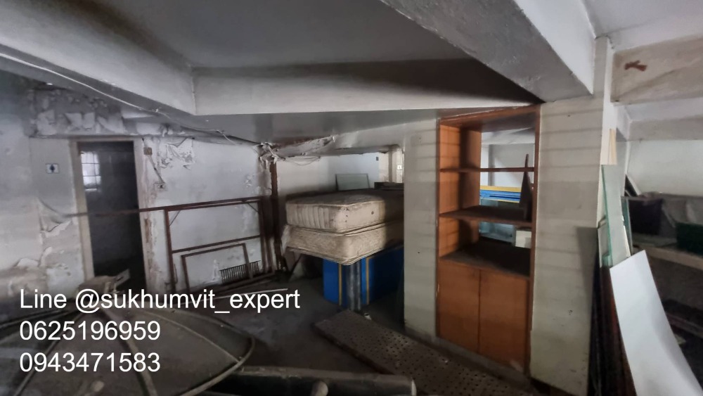 ให้เช่าทาวน์โฮมนานา : ให้เช่า บ้านทาวน์เฮาส์ตามสภาพ พื้นที่ใหญ่ ที่ดินรวม 65 ตารางวา มีดาดฟ้า เหมาะทำโรงแรม โรงพยาบาล คลินิค โฮสเทล