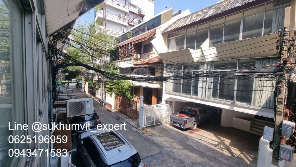 ให้เช่าทาวน์โฮมนานา : ให้เช่า บ้านทาวน์เฮาส์ตามสภาพ พื้นที่ใหญ่ ที่ดินรวม 65 ตารางวา มีดาดฟ้า เหมาะทำโรงแรม โรงพยาบาล คลินิค โฮสเทล