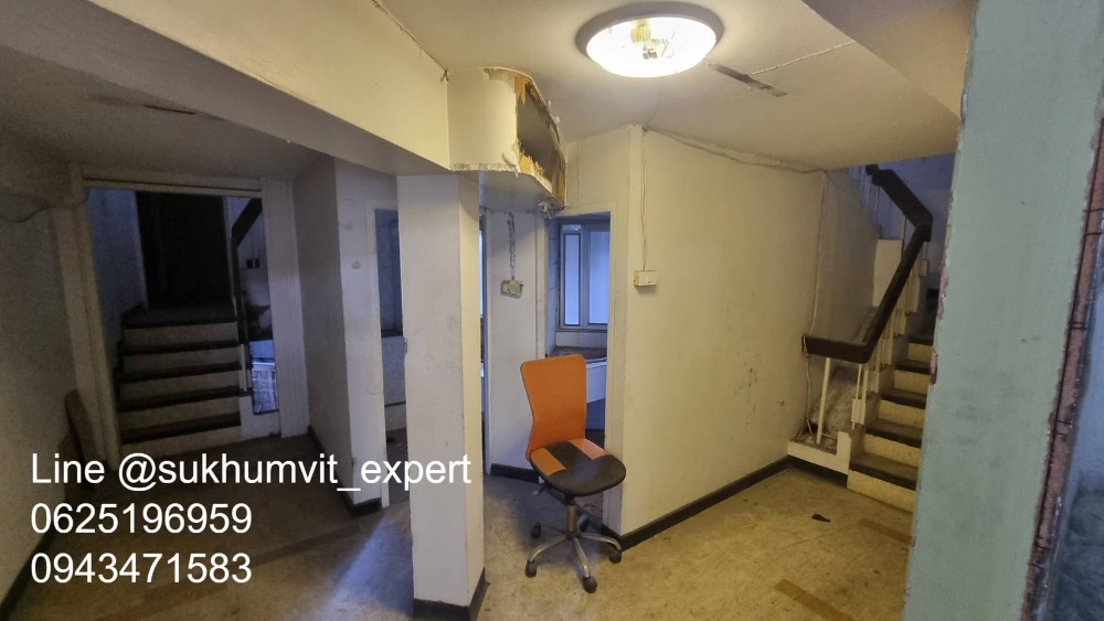 ให้เช่าทาวน์โฮมนานา : ให้เช่า บ้านทาวน์เฮาส์ตามสภาพ พื้นที่ใหญ่ ที่ดินรวม 65 ตารางวา มีดาดฟ้า เหมาะทำโรงแรม โรงพยาบาล คลินิค โฮสเทล