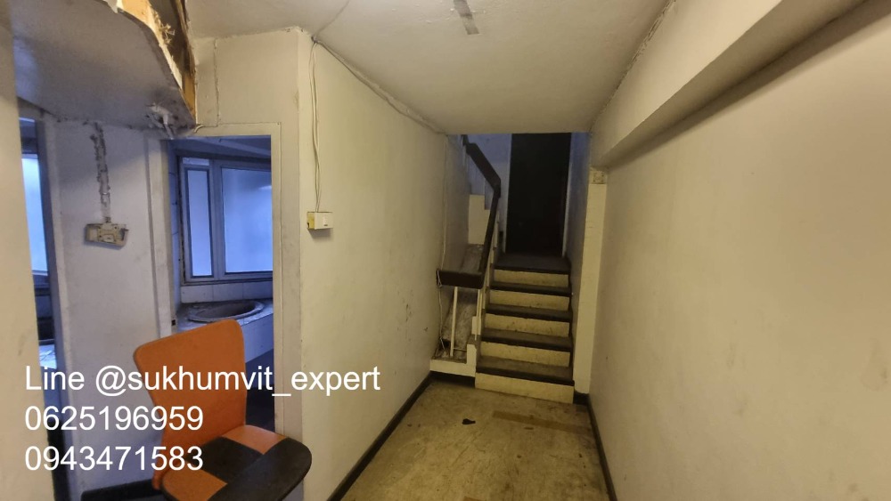 ให้เช่าทาวน์โฮมนานา : ให้เช่า บ้านทาวน์เฮาส์ตามสภาพ พื้นที่ใหญ่ ที่ดินรวม 65 ตารางวา มีดาดฟ้า เหมาะทำโรงแรม โรงพยาบาล คลินิค โฮสเทล