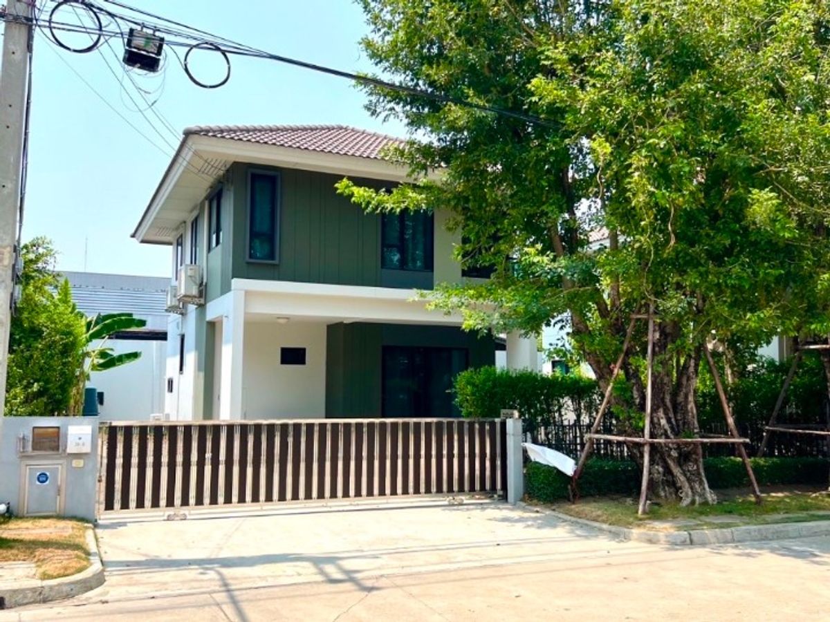For RentHousePathum Thani,Rangsit, Thammasat : Twin house for rent, Kanasiri Wongwaen - Lam Luk Ka, near Market Village Rangsit, only 8 minutes.