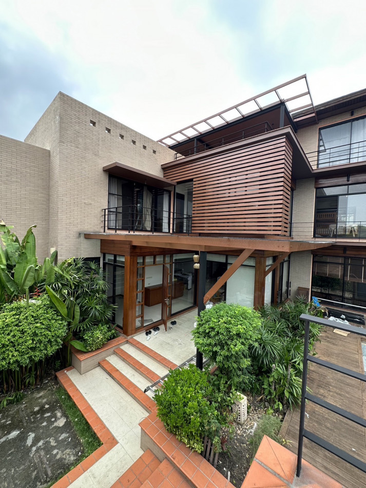 For RentHouseRatchadapisek, Huaikwang, Suttisan : Single house for rent, Pool Villa, Wichai Center, 4 bedrooms, only 5 km. to Central Rama 9.