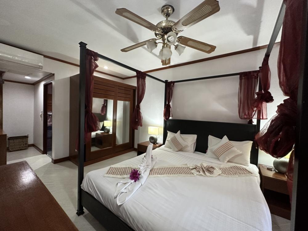 ขายคอนโดภูเก็ต : ขาย สายรุ้ง เรสซิเดนซ์ ป่าตอง ภูเก็ต3ห้องนอน 2ห้องนำ้ ระเบียงกว้างวิวสระว่ายน้ำ