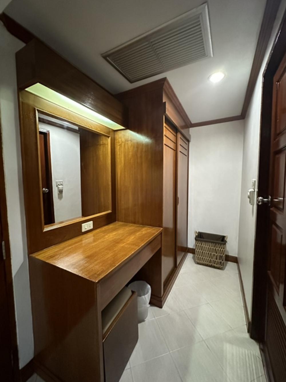 ขายคอนโดภูเก็ต : ขาย สายรุ้ง เรสซิเดนซ์ ป่าตอง ภูเก็ต3ห้องนอน 2ห้องนำ้ ระเบียงกว้างวิวสระว่ายน้ำ