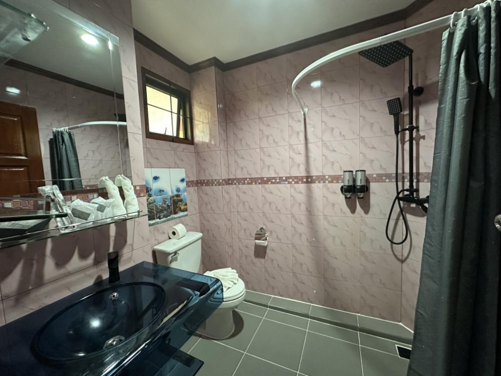 ขายคอนโดภูเก็ต : ขาย สายรุ้ง เรสซิเดนซ์ ป่าตอง ภูเก็ต3ห้องนอน 2ห้องนำ้ ระเบียงกว้างวิวสระว่ายน้ำ