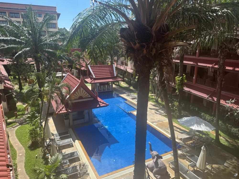 ขายคอนโดภูเก็ต : ขาย สายรุ้ง เรสซิเดนซ์ ป่าตอง ภูเก็ต3ห้องนอน 2ห้องนำ้ ระเบียงกว้างวิวสระว่ายน้ำ