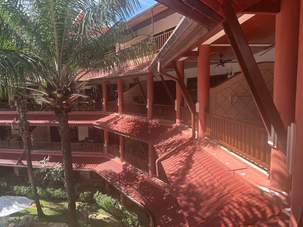 ขายคอนโดภูเก็ต : ขาย สายรุ้ง เรสซิเดนซ์ ป่าตอง ภูเก็ต3ห้องนอน 2ห้องนำ้ ระเบียงกว้างวิวสระว่ายน้ำ