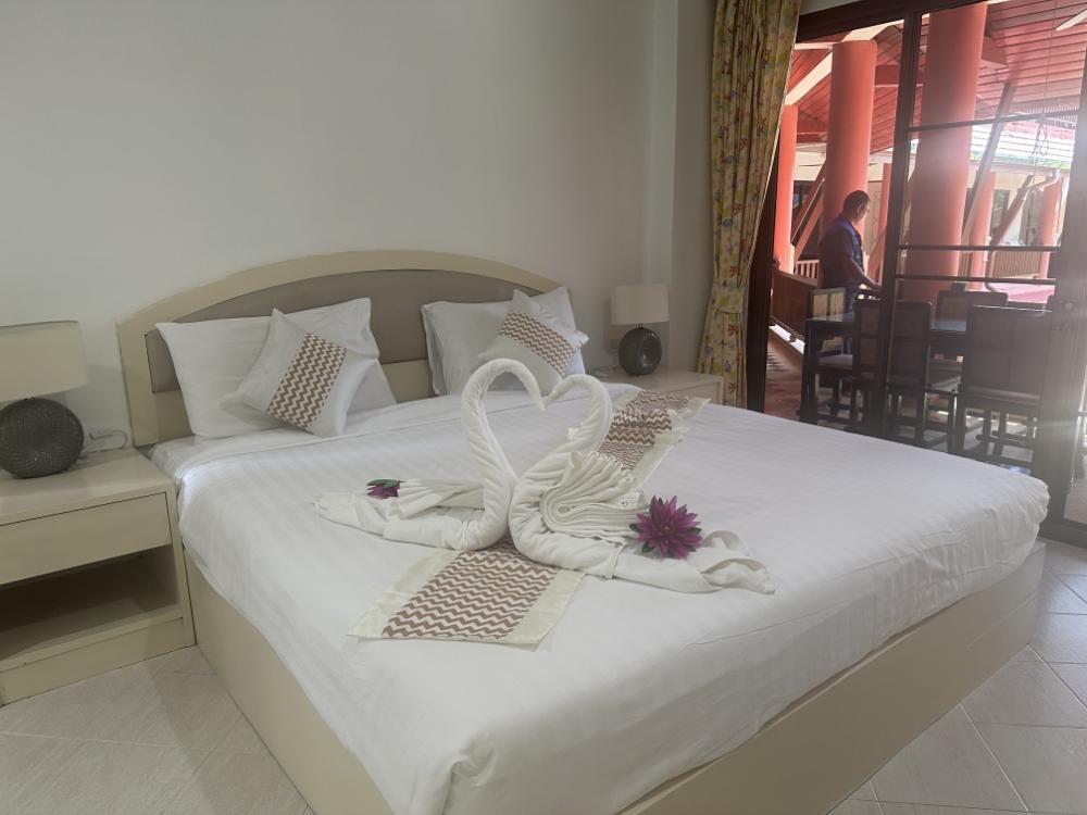 ขายคอนโดภูเก็ต : ขาย สายรุ้ง เรสซิเดนซ์ ป่าตอง ภูเก็ต3ห้องนอน 2ห้องนำ้ ระเบียงกว้างวิวสระว่ายน้ำ