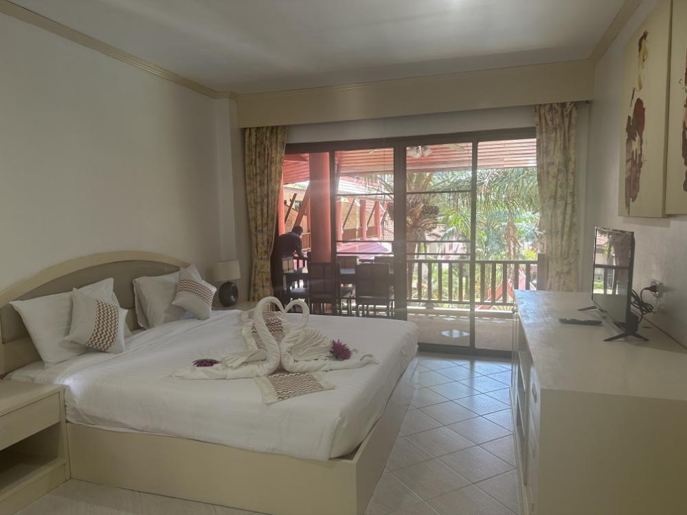 ขายคอนโดภูเก็ต : ขาย สายรุ้ง เรสซิเดนซ์ ป่าตอง ภูเก็ต3ห้องนอน 2ห้องนำ้ ระเบียงกว้างวิวสระว่ายน้ำ