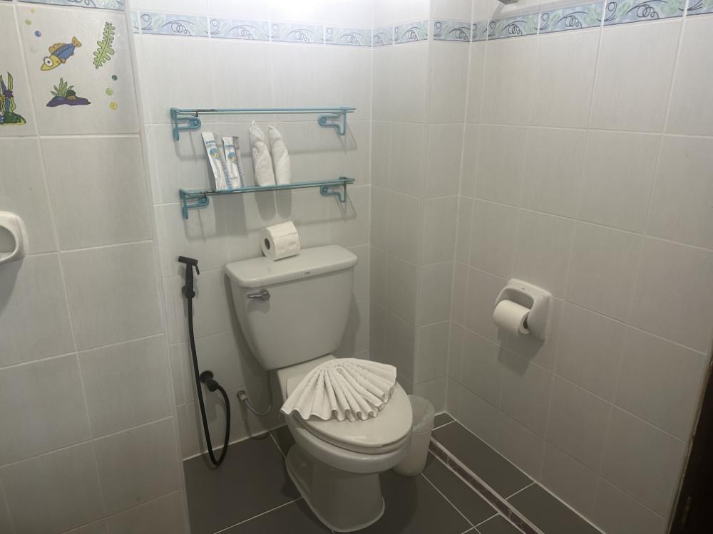 ขายคอนโดภูเก็ต : ขาย สายรุ้ง เรสซิเดนซ์ ป่าตอง ภูเก็ต3ห้องนอน 2ห้องนำ้ ระเบียงกว้างวิวสระว่ายน้ำ