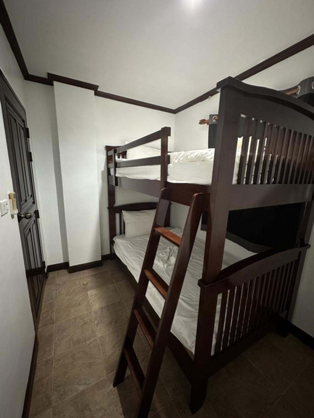 ขายคอนโดภูเก็ต : ขาย สายรุ้ง เรสซิเดนซ์ ป่าตอง ภูเก็ต3ห้องนอน 2ห้องนำ้ ระเบียงกว้างวิวสระว่ายน้ำ