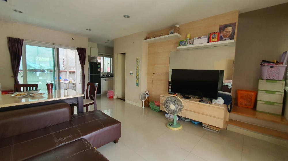 For SaleTownhomePattanakan, Srinakarin : House for sale in the city center, Rama 9-Motorway, Suan Luang, 3 floors, no one in front of the house, wide main road, 3.85 million