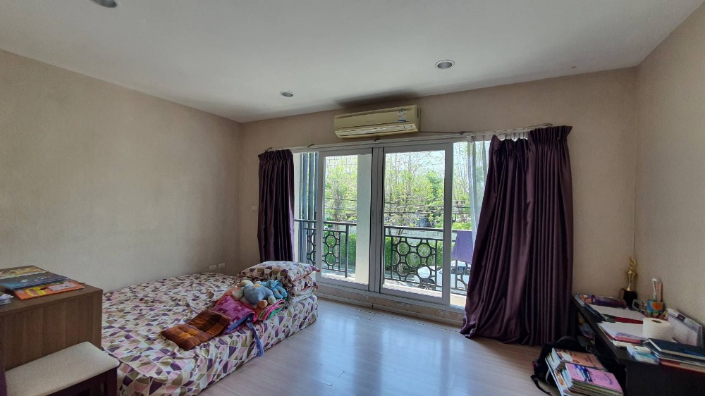 For SaleTownhomePattanakan, Srinakarin : House for sale in the city center, Rama 9-Motorway, Suan Luang, 3 floors, no one in front of the house, wide main road, 3.85 million