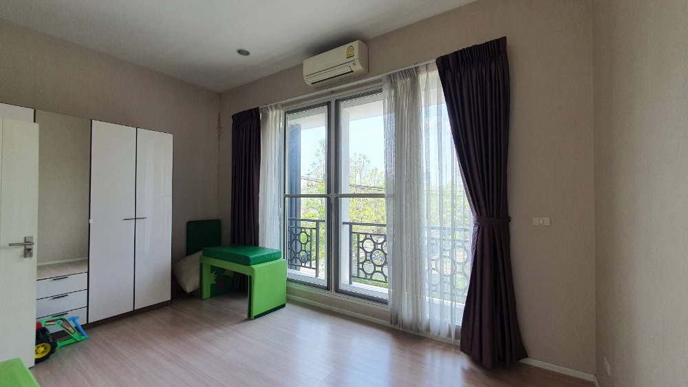 For SaleTownhomePattanakan, Srinakarin : House for sale in the city center, Rama 9-Motorway, Suan Luang, 3 floors, no one in front of the house, wide main road, 3.85 million