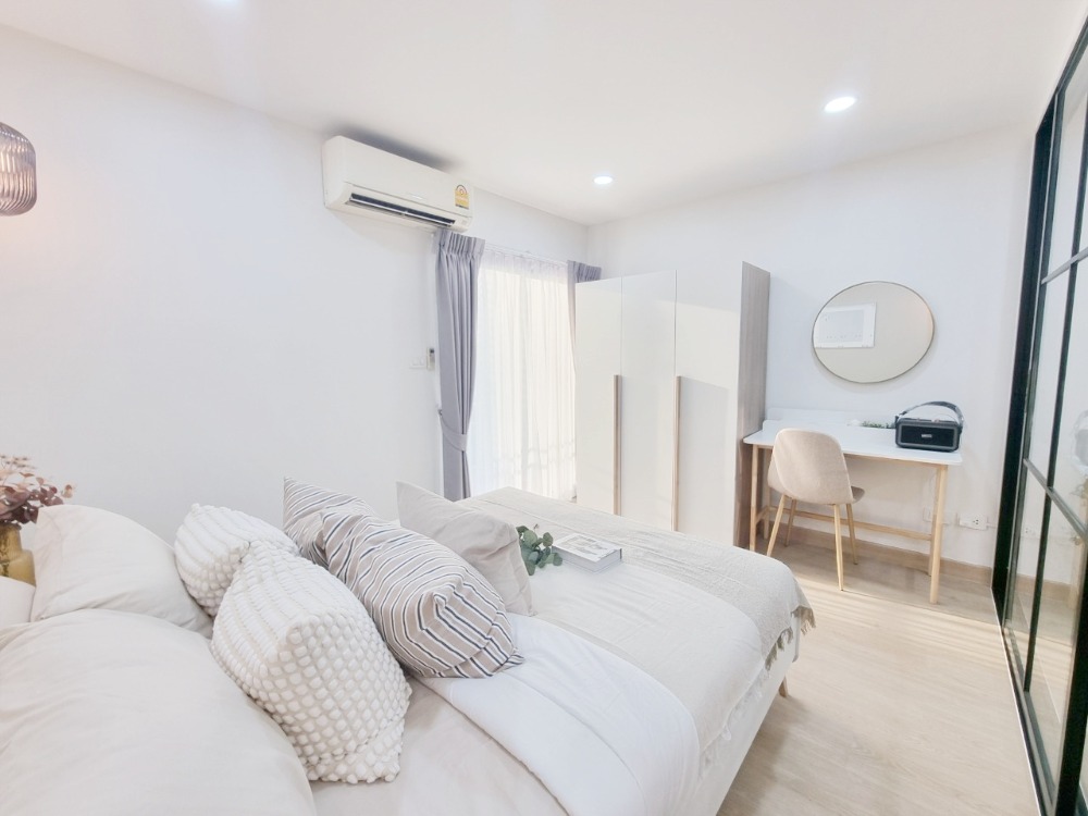 For SaleCondoBangna, Bearing, Lasalle : Beautiful new room, fully decorated. Anyone looking for a condo in the Bang Na area, come this way!!!