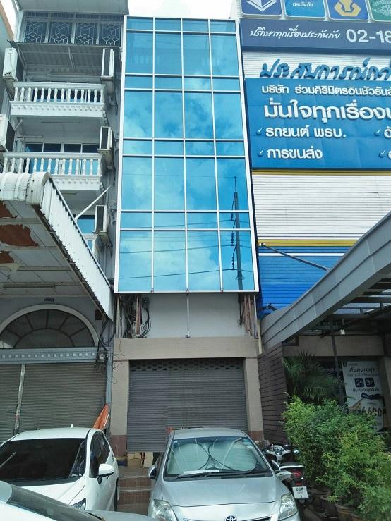 ให้เช่าทาวน์โฮมพัฒนาการ ศรีนครินทร์ : ให้เช่าอาคาร4.5 ชั้น 300 ตรม.ย่านศรีนครินทร์ ริมถนนศรีนครินทร์ ใกล้MRTสวนหลวง,MRTศรีอุดม พาราไดซ์ ข้างสำนักงานที่ดิน