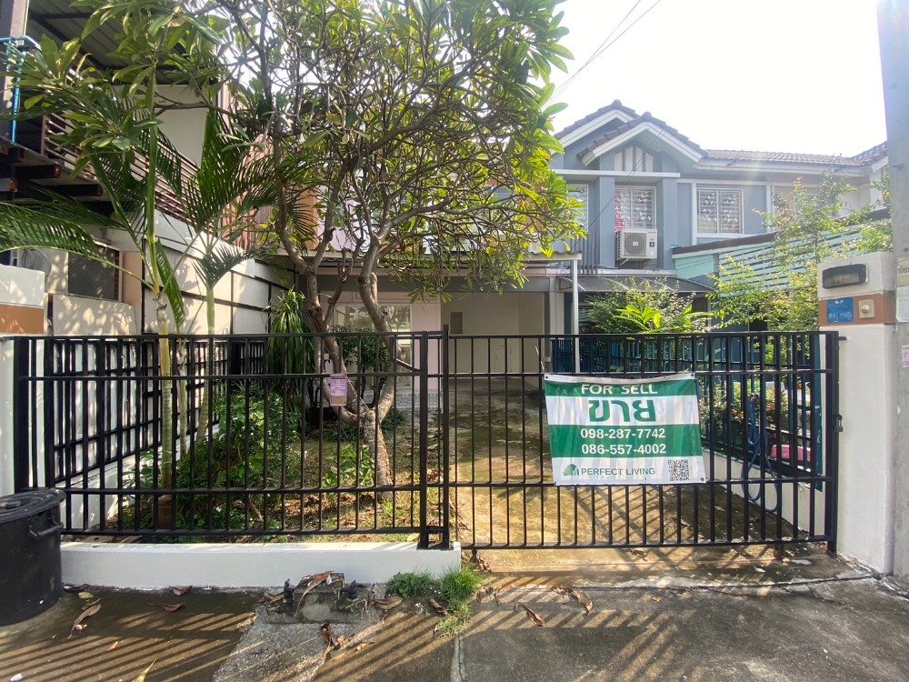 For SaleTownhomePathum Thani,Rangsit, Thammasat : Townhouse for sale, 2 floors, Baan Pruksa 71 project, Bangkok-Pathum Thani Road, Mueang Pathum Thani District